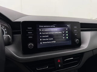 Skoda Kamiq 1.0 TSI Business Edition Automaat | Trekhaak | Camera | Apple CarPlay | Stoelverwarming | Lane Assist / 21