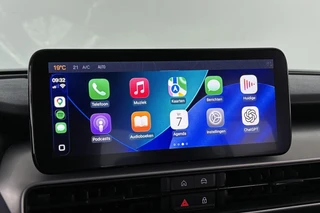 Jeep Avenger 1.2 e-Hybrid Summit Infotainment & Convenience Pack JBL Carplay / 17