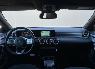 Mercedes-Benz CLA-klasse Shooting Brake 250 e AMG Line SFEERVERLICHTING - PDC - AMG - NAVI / 32