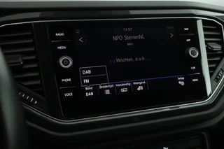 Volkswagen T-Roc 1.5 TSI 150pk DSG Sport Trekhaak Stoelverwarming Camera Keyless Navigatie / 27