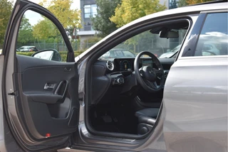 Mercedes-Benz A-Klasse 200 4MATIC 164 pk Premium  | Open dak | Camera | Carplay | DAB | Vrtual cockpit | Stoelverwarming | Full LED / 40