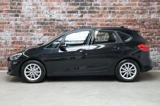BMW 2 Serie Active Tourer 220i Executive Automaat  / Navigatiesysteem / Adaptieve LED koplampen / Hifi / Stoelverwarming / 16 Inch / Parkeersensoren voor+achter / Bluetooth / Cruise Control / Elektrische Achterklep / Verstelbare Achterbank / 4