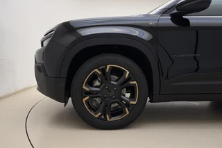 Jeep Avenger 85th Anniversary 54 kWh | Special editie | DEMO | 8 Jaar speciale garantie | Panoramisch schuif/kanteldak | Electrische achterklep / 35