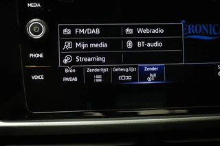 Volkswagen T-Roc 1.5 TSI Style | IQ LIGHT | STOELVERWARMING | CLIMA | APP CONNECT | DAB | PDC / 43