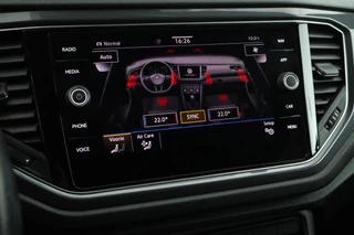 Volkswagen T-Roc 1.5 TSI 150pk DSG R-Line Sport Keyless Virtual Cockpit Navigatie / 30
