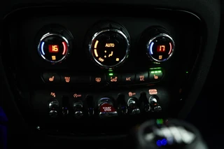 MINI Clubman 1.5 Cooper Business Edition | HALF LEDER | STOELVERWARMING | APPLE | DRAADLOZE LADER | TREKHAAK | 18" / 39