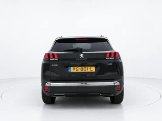 Peugeot 3008 1.2 PureTech Allure / 8