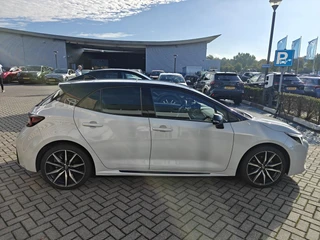 Toyota Corolla Hybrid 140 GR Sport SCHUIF/KANTELDAK PARKEERSENSOREN STOELVERW LM-VELGEN APPLE/ANDROID DRAADLOOS-LADEN CAMERA KEYLESS / 4