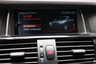 BMW X4 M40i High Executive M Sport Pakket Automaat  / Navigatiesysteem Professional / Schuif-/kanteldak / 20 Inch / Shadow Line / Leder / Extra Getint Glas / Stoelverwarming / Hifi / LED / Parkeersensoren voor+achter / Lichtpakket / 32