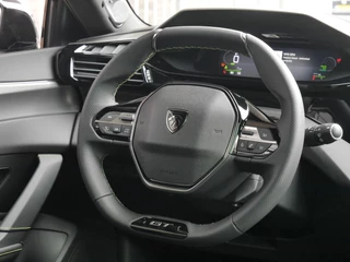 Peugeot 308 1.2 Hybrid 145 e-DCS6 GT € 6000,- DEMOVOORDEEL! | AGR stoelen | Stoel en stuurverwarming | Camera rondom | Adaptieve cruise control | Panoramadak | Afneembare trekhaak | Full led | 18 inch lichtmetalen velgen / 20