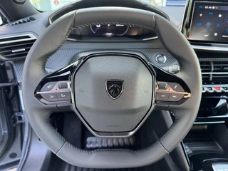 Peugeot 2008 Envy 1.2 Hybrid 110pk e-DSC6 | Apple Carplay/Android Auto | Achteruitrijcamera | Airco | Draadloze Telefoonoplader | Keyless entry/start | Parkeersensoren | Adaptief Cruise Control / 18