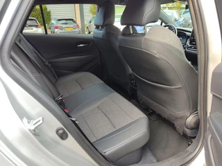 Toyota Corolla Touring Sports 1.8 Hybrid DYNAMIC STOELVERW KEYLESS 17'' LM-VELGEN CLIMA AD-CRUISE APPLE/ANDROID PRIVACY GLASS NL-AUTO CAMERA / 31