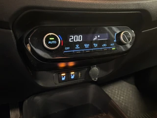 Toyota Aygo X 1.0 VVT-i MT first / apple /stoelverw /cruisec /camera/pdc/clima/boeken / 19