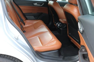 Alfa Romeo Giulia 2.0T SUPER AUT ORIG.NL/A.CarPlay/Ad.Cruise/Stuur&Stoelverw./18inch 114dkm! / 25