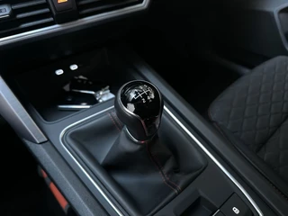 Seat Leon Sportstourer 1.0 TSI FR Business Intense Camera Sfeerverlichting Navigatie DAB+ / 24