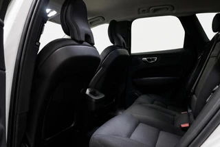 Volvo XC60 2.0 B4 MHEV 197PK Momentum 2WD Dealeronderhouden | Apple Carplay / Android Auto / 11