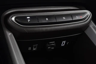 Jeep Avenger 1.2 e-Hybrid Longitude Apple CarPlay 16" LMW / 24