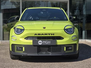 Fiat 600e Abarth Scorpionissima 54 kWh | Apple-Android | Sportstoelen | Parkeercamera / 4