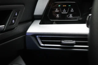 Volkswagen Golf 1.5 eHybrid GTE | LEDER | PANORAMADAK | HEAD UP | STOELVENTILATIE | STUURVERWARMING | TREKHAAK | 18" / 35