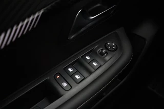 Peugeot 208 1.2T 100pk Allure | DEMO | Navigatie | Apple Carplay/Android Auto | Camera | Climate & Cruise control | Parkeersensoren | LED koplampen | / 18