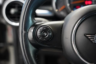 MINI 5-deurs 1.5 Cooper Chili  Navigatie Full-led CruiseControl / 8