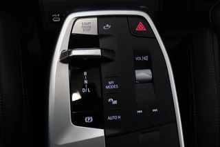 BMW X1 sDrive18i High Executive Automaat  / Widescreen Display / Stoelverwarming / Leder / Climate Control / Driving Assistant Plus / Cruise Control / Leder / Achteruitrijcamera / 17 Inch / Adaptieve LED koplampen / 22