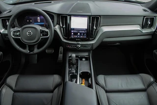Volvo XC60 2.0 T6 PHEV Long range AWD R-Design|360 Camera|Trekhaak|Harmann|HUD|Stoel+Stuurverwarming| / 20