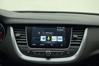 Opel Grandland X 1.2 Turbo Business Executive 130pk | Automaat | Navigatie | Camera | Climate Control | Stoel- Stuurverwarming | Cruise Control | AGR Stoelen / 24