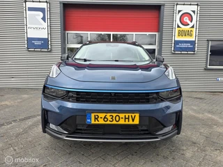 Lynk & Co 01 - 1.5 261PK Plug-in Hybrid, Pano, Camera , Apple MET SCHADE / 2