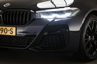 BMW 5-serie Touring 530e xDrive M-Sport | LEDER | STOELVERWARMING | TREKHAAK | 19" / 21