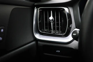 Volvo V60 2.0 B3 Essential | PARK ASSIST PACK | CLIMA | DAB | APPLE | CAMERA / 28