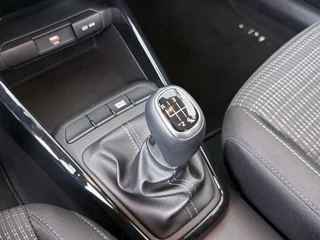 Kia Stonic 1.0 T-GDi MHEV DynamicLine  - Apple Carplay/ Android Auto - Cruise Control - Airco - Achteruitrijcamera - Fabrieksgarantie tot 02-2032 of 150.000km / 32