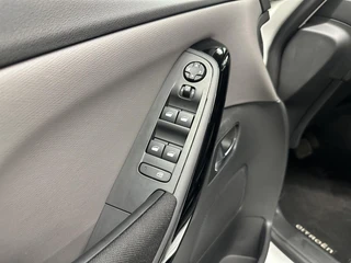 Citroen C4 SpaceTourer 1.2 PureTech Shine CAMERA CARPLAY ECC CRUISE LM 26000 KM. / 17