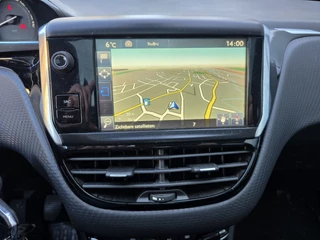 Peugeot 2008 1.2 PureTech Allure Pano Navi / 16