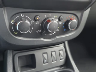 Dacia Duster 1.2 TCe 4x2 Prestige NAVI CAMERA LEER TEL / 33
