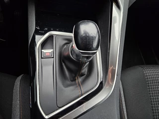 Peugeot 3008 1.2 PureTech Blue Lease Executive NAVI CAMERA TEL LM / 19