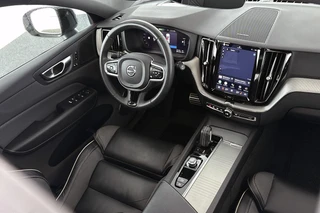 Volvo XC60 2.0 T6 Plug-in hybrid AWD R-Design Pano Trekhaak Harman Kardon Stoelverwarming 21" / 42