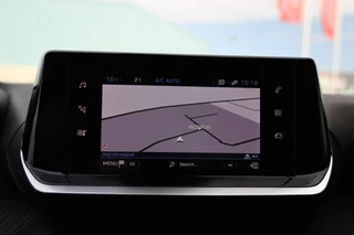 Peugeot 2008 1.2 PureTech Allure|Cruise control|Apple carplay/Android auto|Navi| / 12