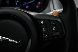Jaguar F-TYPE 3.0 V6 Coupé | PANORAMADAK | CLIMA | STUURVERWARMING | CAMERA | 19" / 7