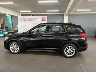 BMW X1 SDrive18i Executive/ NL auto/ Automaat/ Parkeersensoren / 2