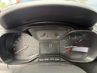Citroen C3 1.2i Feel Edition | Navigatie | Cruise Control | Climate Control | Mistlampen | Parkeersensoren | Apple Carplay / Android Auto | Airbumps | Elektrisch Pakket | Multifunctioneel Stuurwiel | Zwart Dak | / 19