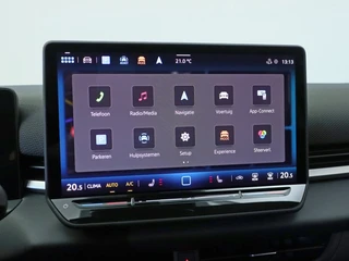 Volkswagen T-Roc 1.5 eTSI R-Line Elek. Trekhaak | Stuur-/stoelverwarming | Verlichte logo's / 34