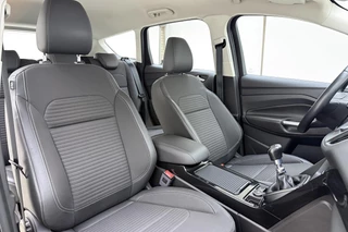 Ford Kuga 1.5 EcoBoost Titanium | Trekhaak | Achteruitrijcamera | Airco | Navigatie | Elektrische achterklep | Cruise control | Start/Stop bediening | Climate control | Parkeersensoren | Lederen/stof interieur | Stuurbediening / 16