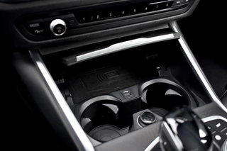 BMW 3 Serie 330e M Sport Individual  | 19'' Wielen | Lederen Bekleding | CarPlay | Audio Media Pack | 1e Eigenaar | / 23