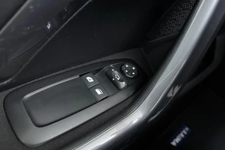 Peugeot 2008 1.2 PureTech Blue Lion | Trekhaak | Airco | Cruise control | Apple Carplay/Android Auto | DAB | Navigatie / 17