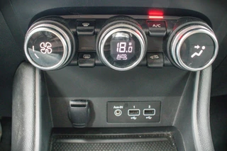 Renault Captur 1.0 TCe 90 Intens | Rijklaar | Dealer onderhouden | Trekhaak | Airco | Stoelverwarming / 28