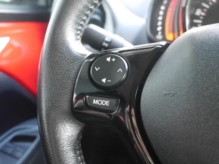 Peugeot 108 1.0 e-VTi Allure | Apple carplay | Achteruitrijcamera | Dab | Mistlampen | Zwart dak | Extra getint glas | Climate control | 5 deurs | Stuurwielbediening / 19