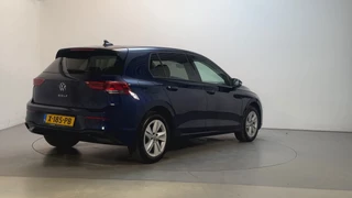 Volkswagen Golf 1.0 TSI 110pk Life Sfeerverlichting Navigatie Camera App-Connect / 5