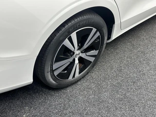 Volvo V60 2.0 B3 Momentum Advantage TREKHAAK CARPLAY NAVI ADAPTIEF CRUISE CAMERA. / 14