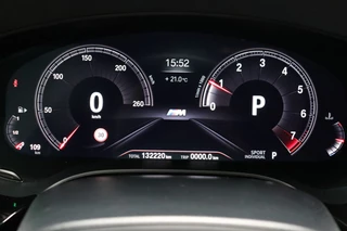 BMW 5 Series Touring 520i High Executive M Sport Pakket Automaat  / Navigatiesysteem Professional / Panoramadak / Comfortstoelen / Driving Assistant Plus / 19 Inch / Stoelverwarming voor+achter / Achteruitrijcamera / Hifi / Adaptieve LED-koplampen / Leder / DAB / 38